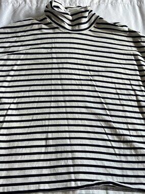 Sew SassyGirls Size 8 EUC Navy and White Striped Poncho